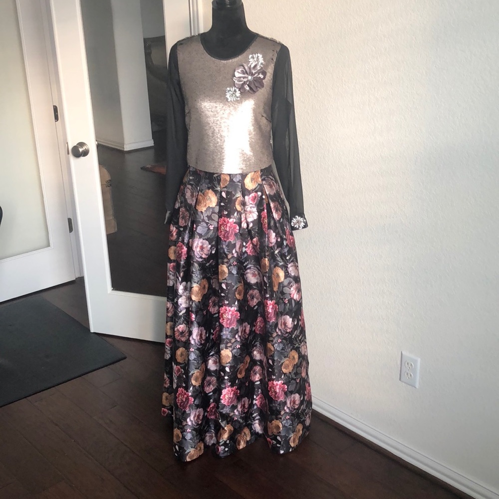 Pakistani/Indian lahnga/skirt with choli/top. S/M